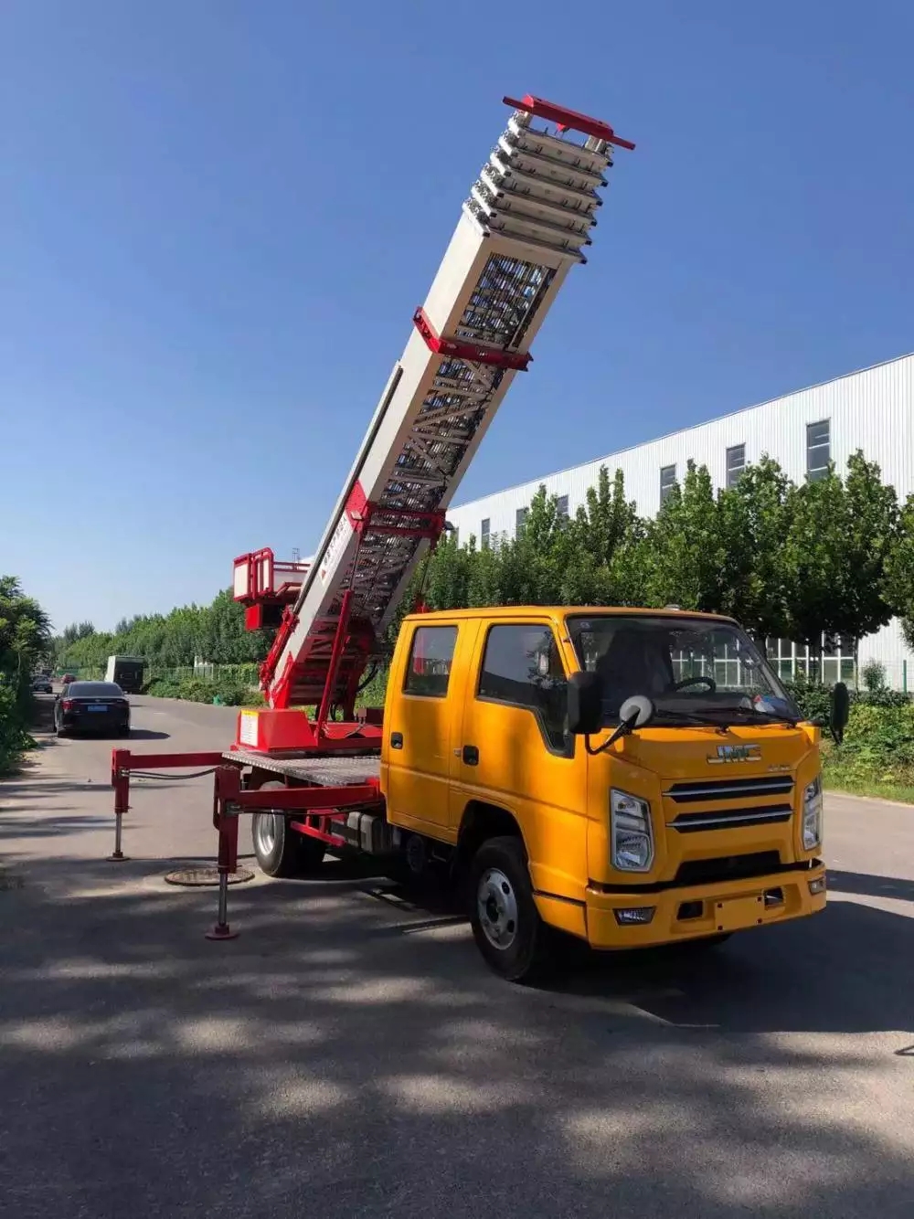 纳雍附近的云梯车出租服务：轻松解决高空作业需求