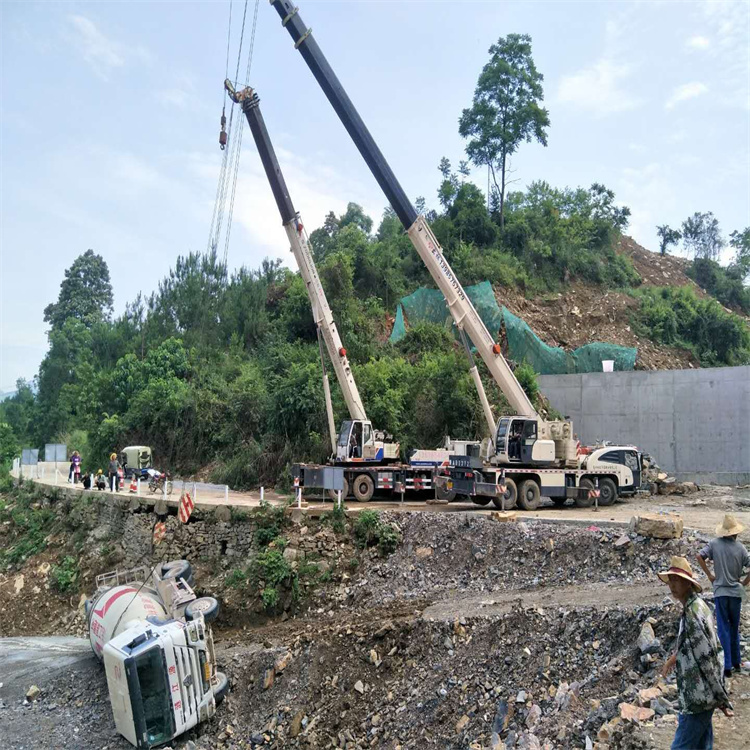 纳雍汽车掉沟里叫吊车救援要多少钱